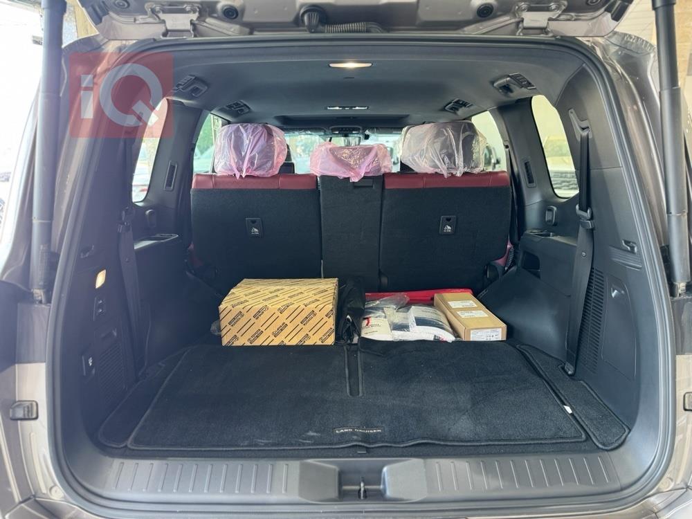 تۆیۆتا لاند کروزەر